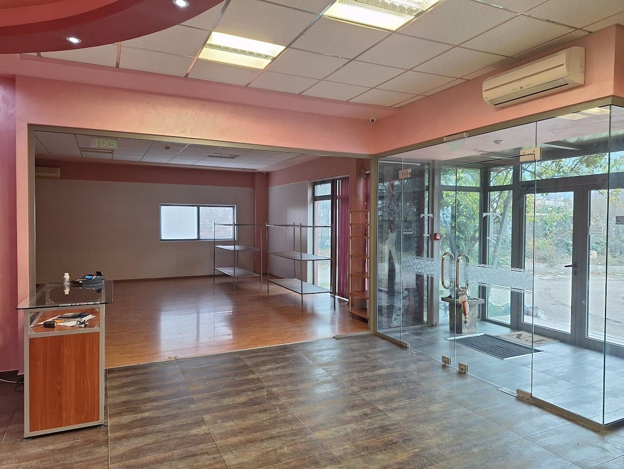 5 Showroom.jpg